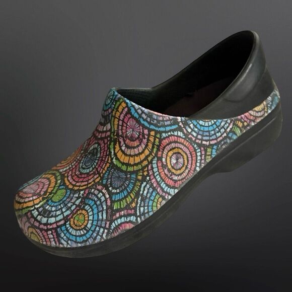 Crocs Neria Pro II Black/Colorful Stained Glass Print Dual Comfort Clogs Size W7 - Picture 10 of 11